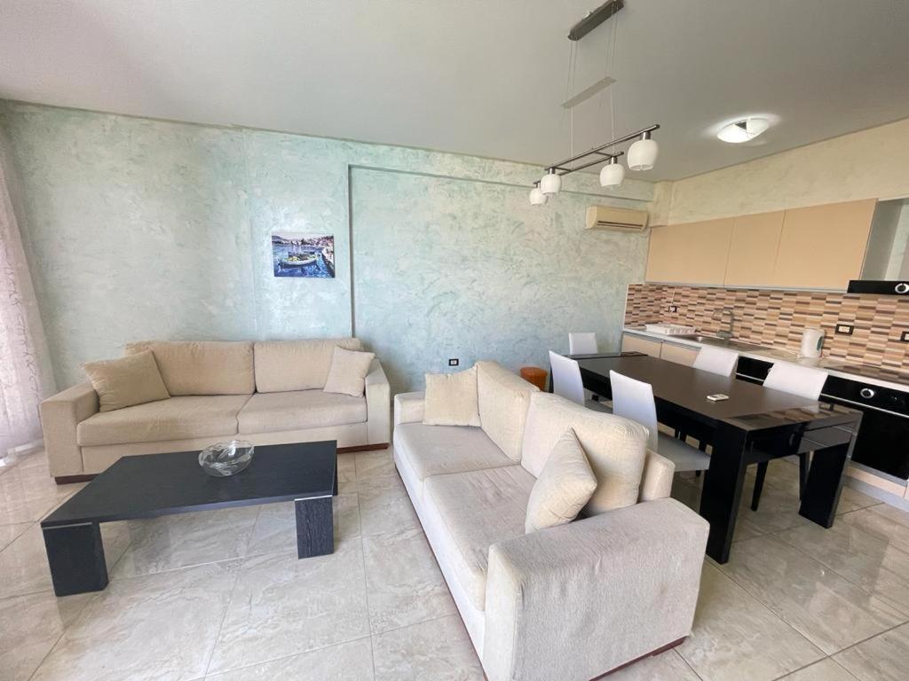 1-Stunning Sea View Apartments! Sarandë Buitenkant foto